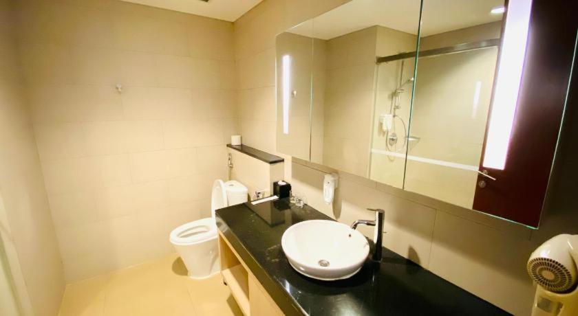 The H Tower Rasuna Suites Kuningan Jakarta By Villaloka מראה חיצוני תמונה